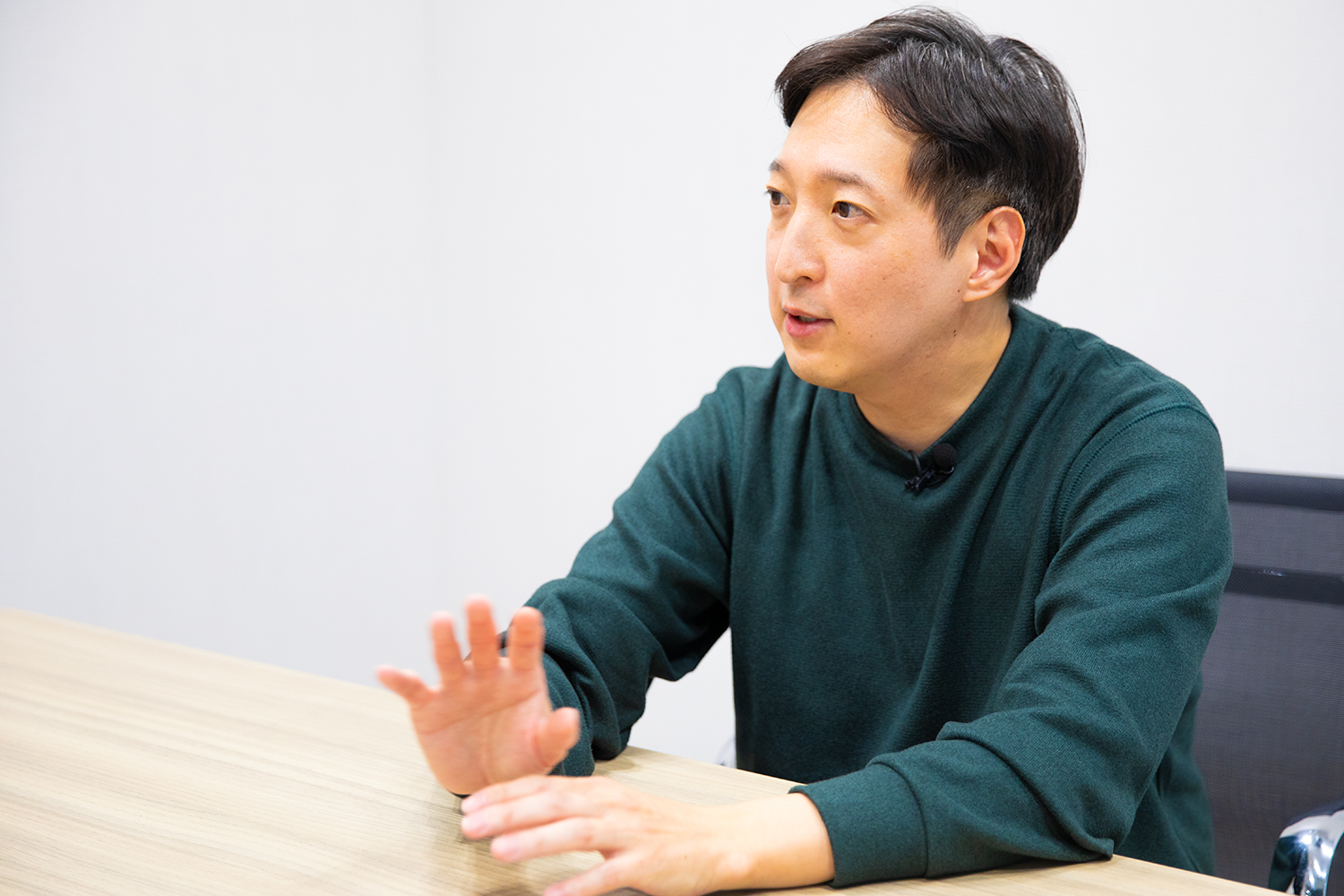 Atmoph Windowを設置した室内の様子